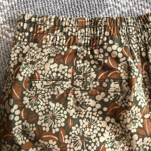 Land’s End Patterned Elastic Waist Shorts - Picture 2 of 2